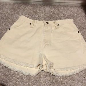 Wrangler Cream denim shorts -size 26